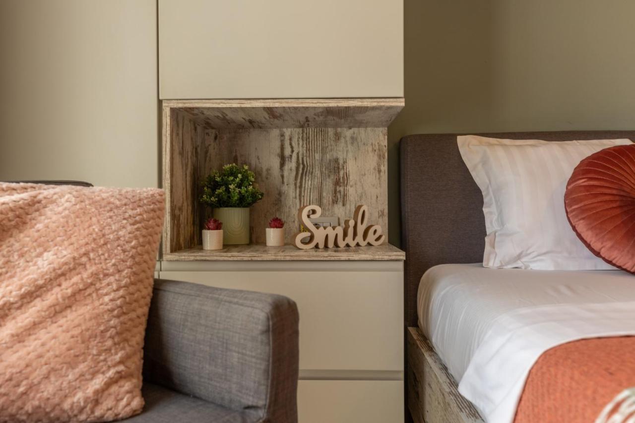 Modern 1Br Apt In The Old Town: The Perfect Choice Bukarest Eksteriør billede