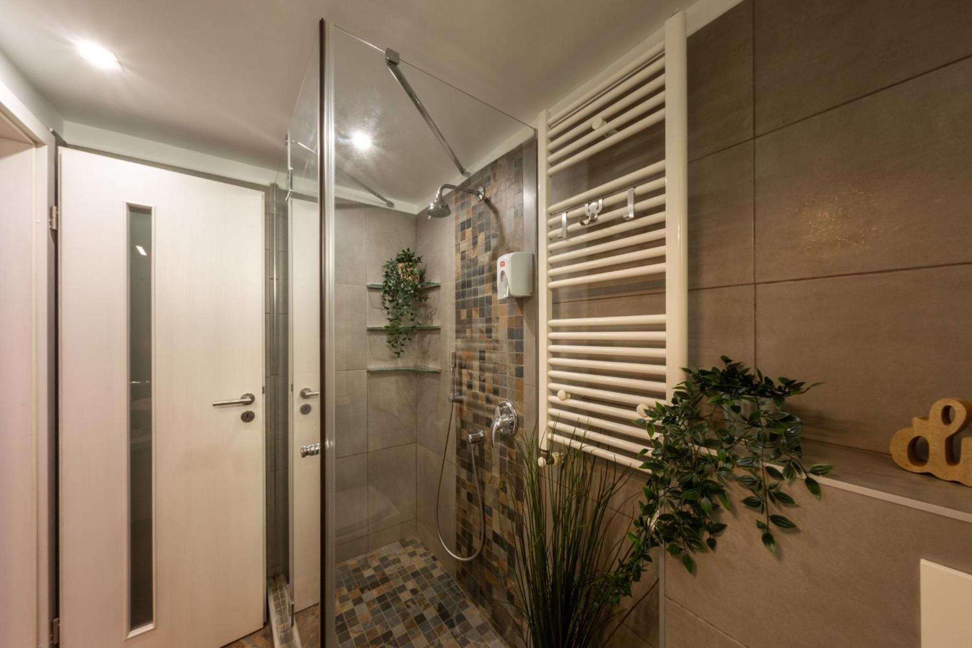 Modern 1Br Apt In The Old Town: The Perfect Choice Bukarest Eksteriør billede